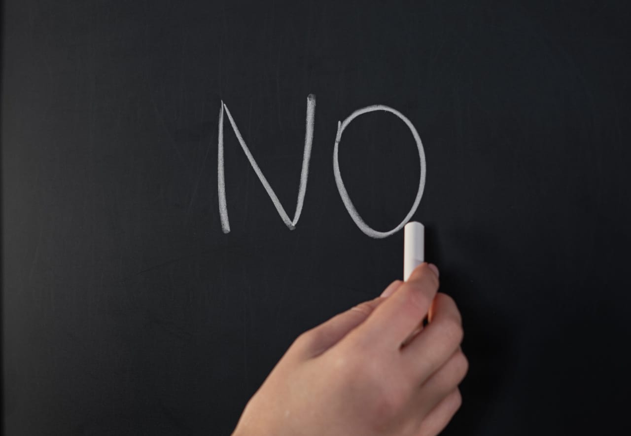 setting boundaries how to what to do when someone disrespects your boundaries workplace professional setting network networking event signs someone is how to handle someone who weandco weco